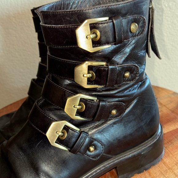 STUART WEITZMAN leather combat boots, brown, brass buckle/straps, lug sole. 7 - Picture 4 of 17